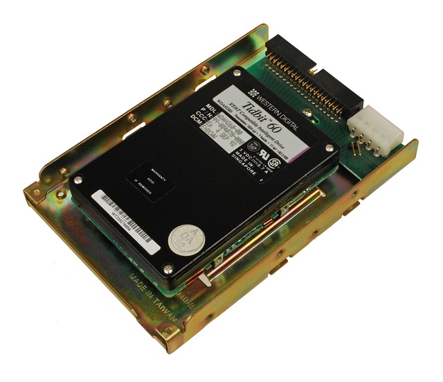 将220V交流电安全转换为200mA直流输出需要谨慎设计电路，以确保安全性和稳定性。以下是分步骤的解决方案，结合AH8650（假设为AC-DC转换芯片）的应用,第2张